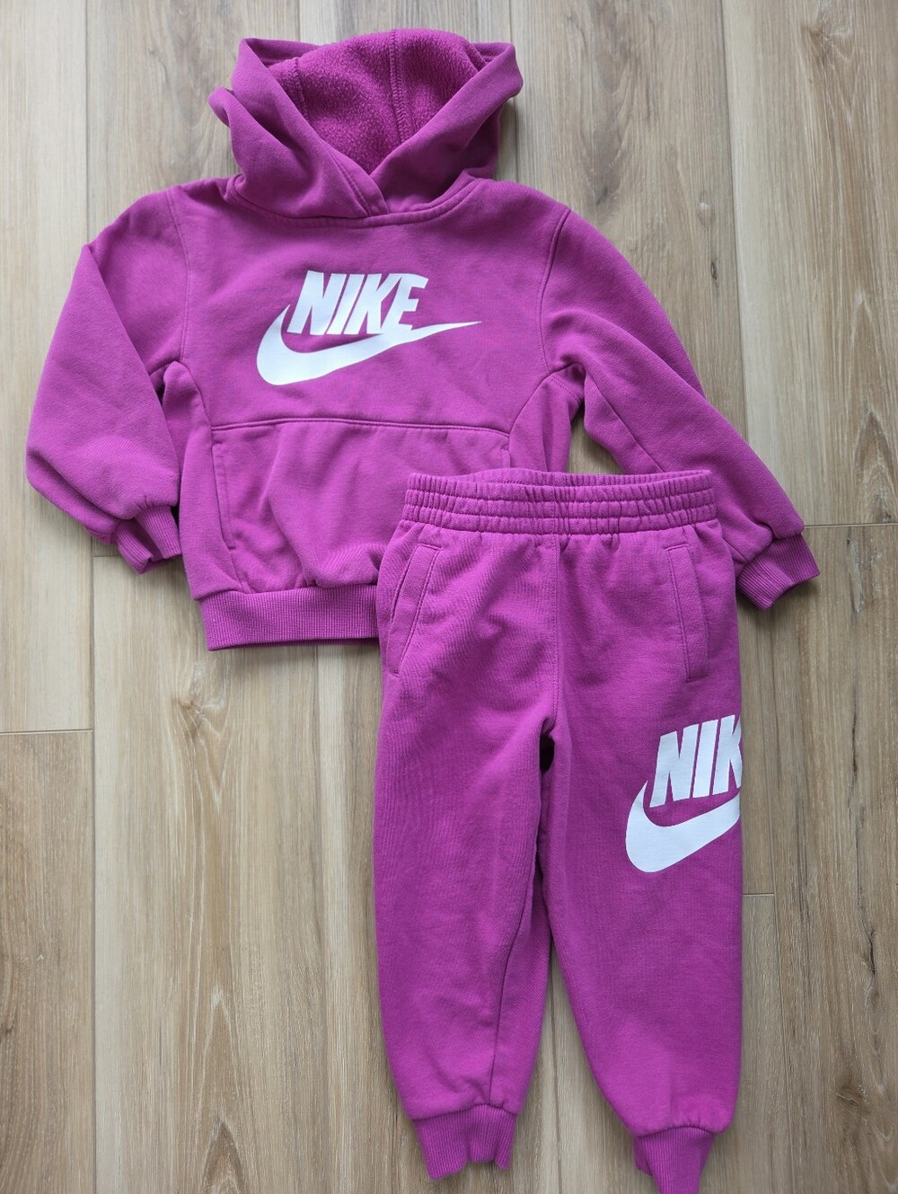 Girls 4 Nike Sweatsuit Sweatpants Hoodie Swestshirt Set